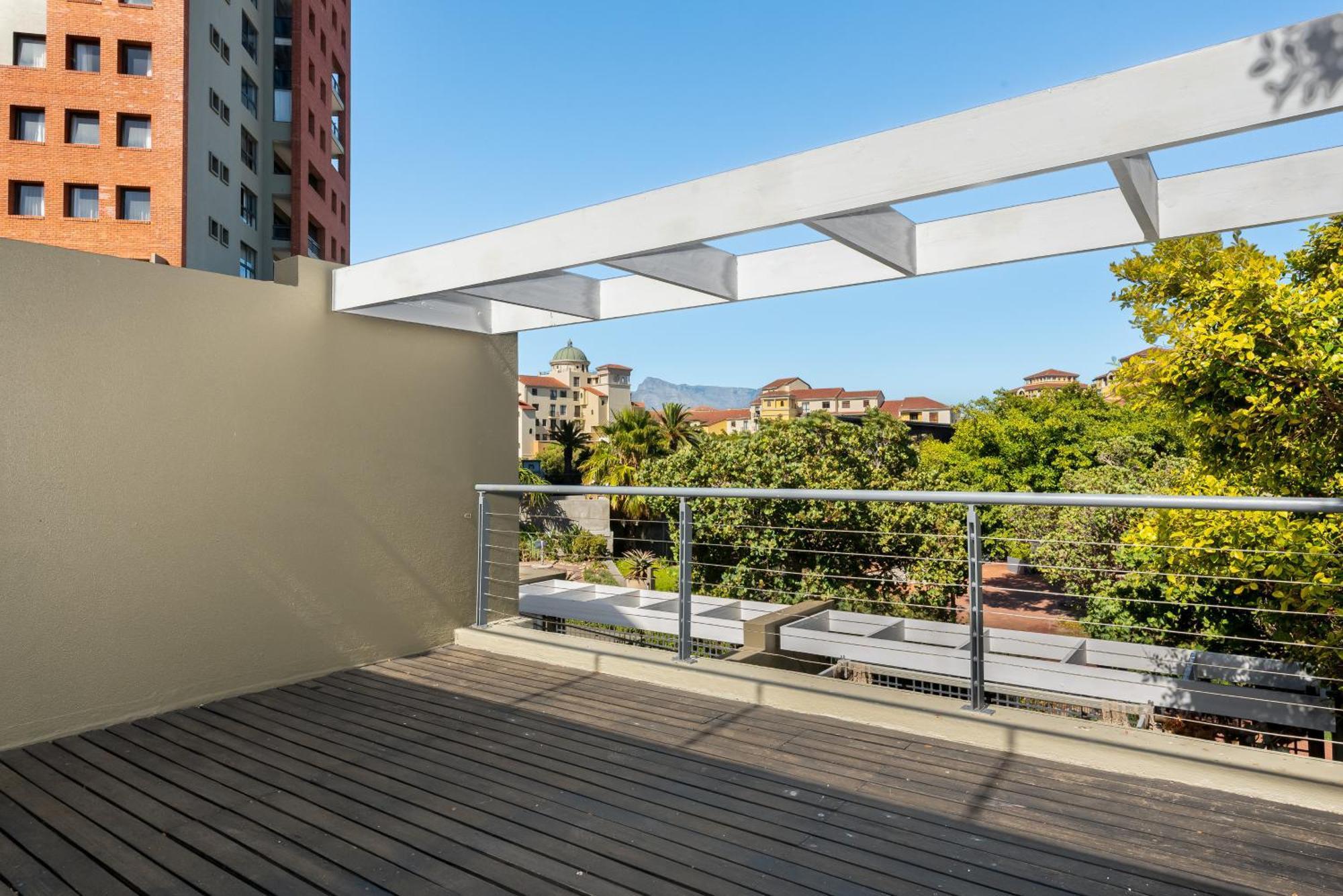 Manhattan Wharfside 207